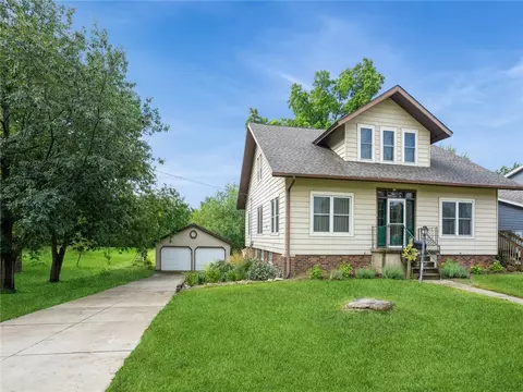 1225 N 4th Ave W, Newton, IA 50208