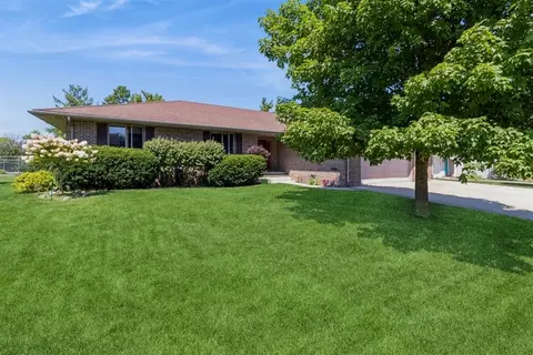 615 Crystal St, Ames, IA 50010
