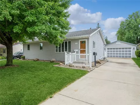 1911 3rd Ave NW, Waverly, IA 50677