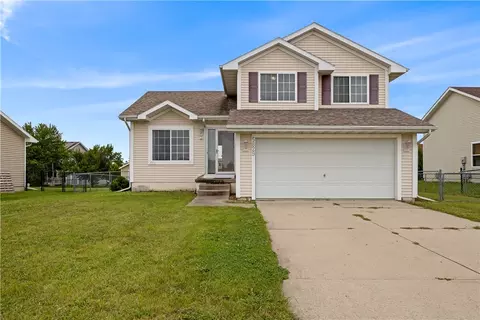5829 NW 93rd St, Johnston, IA 50131