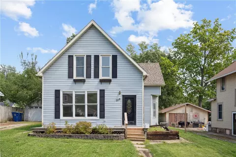 508 E 3rd St, Pella, IA 50219