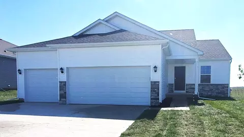 1085 Northview Dr, Waukee, IA 50263