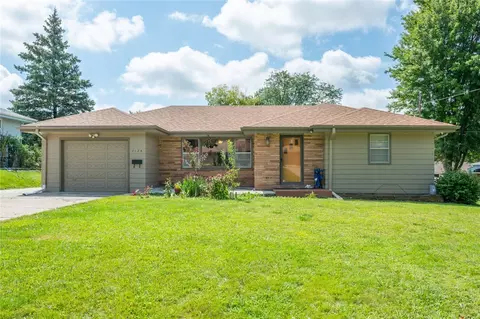 7124 Sunrise Blvd, Windsor Heights, IA 50324