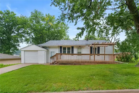 703 Mafred Dr, Norwalk, IA 50211