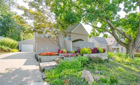 317 59th St, Des Moines, IA 50312