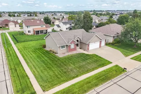 305 NW 13th St, Grimes, IA 50111