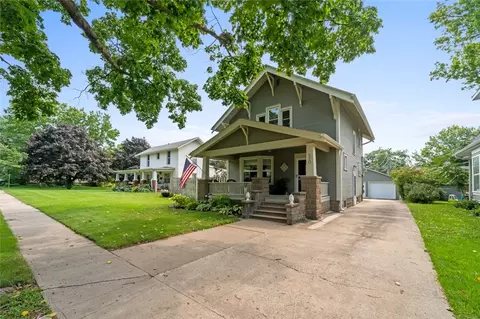 510 E Montgomery St, Knoxville, IA 50138