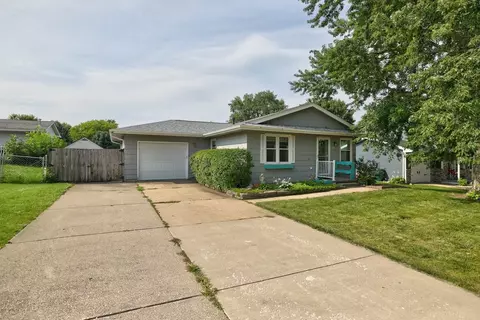504 3rd St NW, Altoona, IA 50009