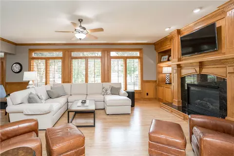3610 149th St, Urbandale, IA 50323