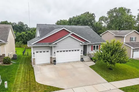 2402 E 47th St, Des Moines, IA 50317