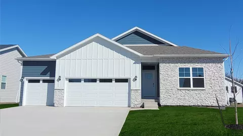 529 Creekview Ave, Polk City, IA 50226