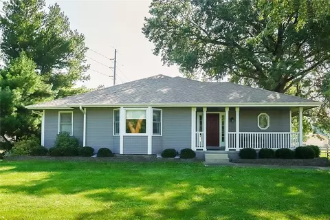 9391 SE 6th Ave, Runnells, IA 50237