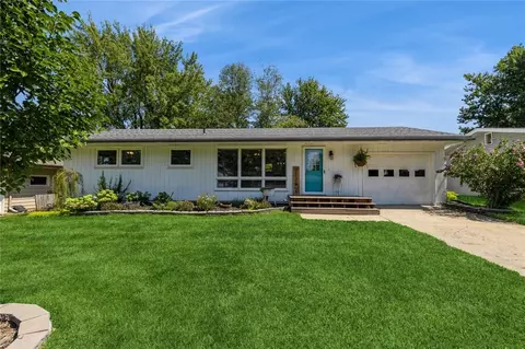 204 N Sunset Dr, Pleasantville, IA 50225