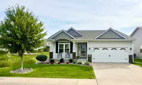 964 S 90th St, West Des Moines, IA 50266