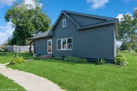 211 W 5th St, Woodward, IA 50276