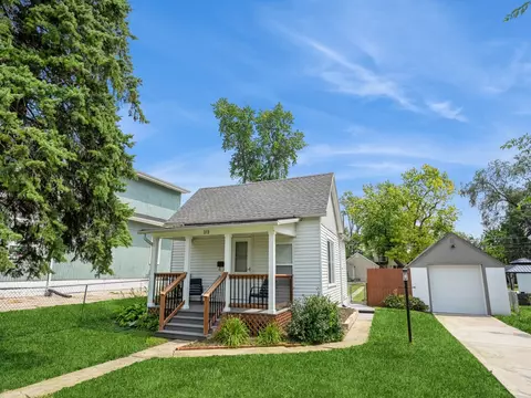 313 9th St, West Des Moines, IA 50265