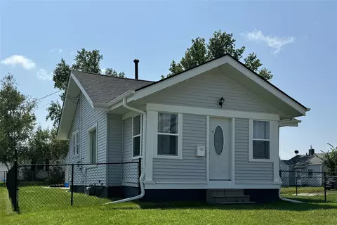 815 N 7th Ave W, Newton, IA 50208