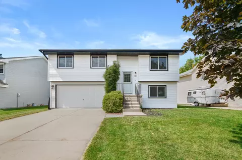930 9th Ave NW, Altoona, IA 50009