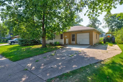 1007 N 1st St, Indianola, IA 50125