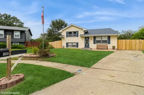 1810 Glenwood Cir, Des Moines, IA 50320