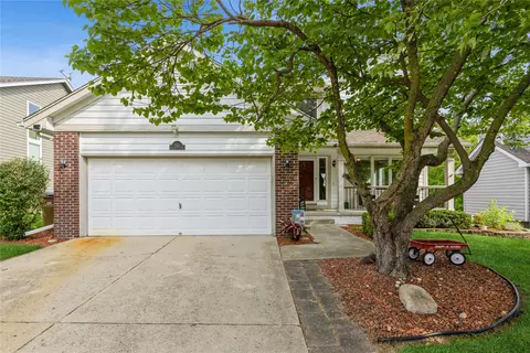 8823 Long Meadow Dr, Johnston, IA 50131