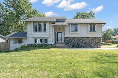 9170 Clark St, Clive, IA 50325