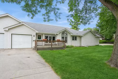 6913 Roseland Dr, Urbandale, IA 50322