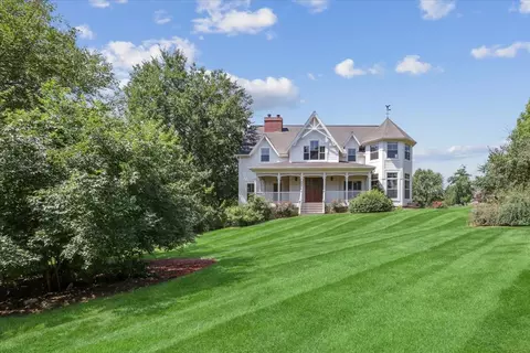 601 Grand Oaks Dr, West Des Moines, IA 50265