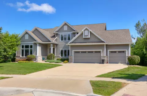 3209 150th St, Urbandale, IA 50323