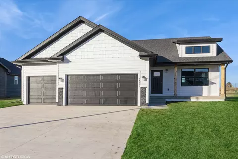 14225 N Valley Dr, Urbandale, IA 50323