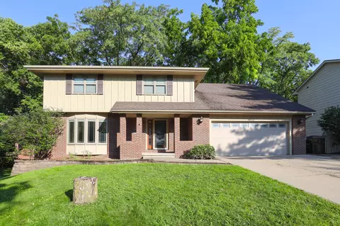 8023 Maple Dr, Urbandale, IA 50322