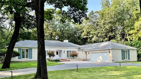 12902 Oak Brook Dr, Urbandale, IA 50323
