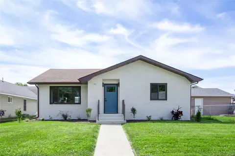 813 Columbus St, Pella, IA 50219