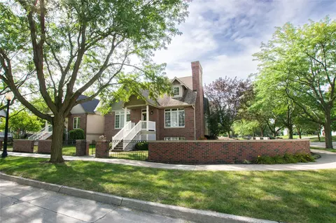 6117 Crescent Chase St, Johnston, IA 50131
