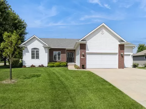 14219 Maple Dr, Urbandale, IA 50323