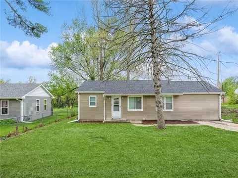 705 E 20th St S, Newton, IA 50208