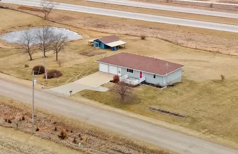 1479 Newbold Dr, Knoxville, IA 50138