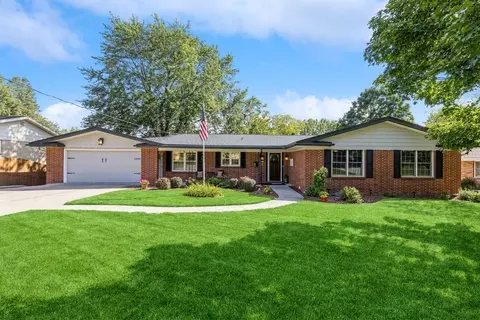 7300 Benton Dr, Urbandale, IA 50322