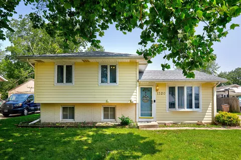 1320 Meadow Dr, Norwalk, IA 50211