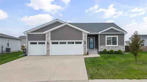 5397 Brook Landing Cir, Des Moines, IA 50317