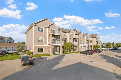 8350 Ep True Pkwy #3203, West Des Moines, IA 50266
