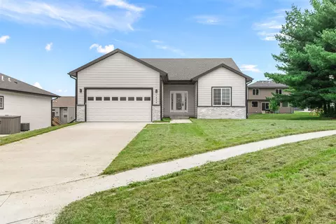 1424 18th Street Ct SE, Altoona, IA 50009