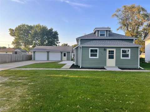 106 E Broadway St, Pleasantville, IA 50225