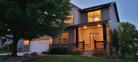 35 Broderick Dr, Waukee, IA 50263