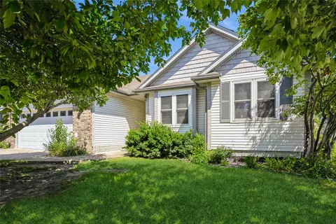 3120 E Southlawn Dr, Des Moines, IA 50320