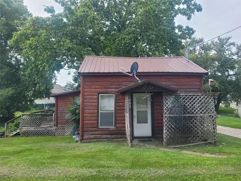 806 N Roche St, Knoxville, IA 50138