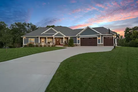 1001 Silverado Dr, Norwalk, IA 50211