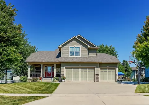 7335 Dusk Dr, Johnston, IA 50131