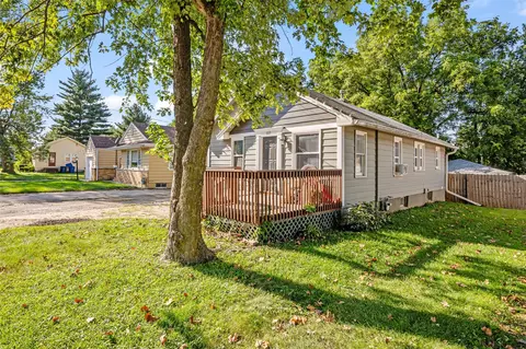 609 Hughes Ave, Des Moines, IA 50315