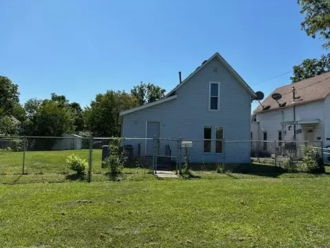 1607 Lyon St, Des Moines, IA 50316